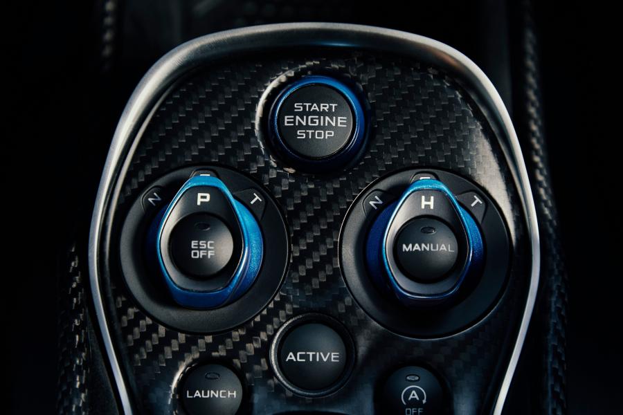 Детали интерьера McLaren MSO 600LT Comet Fade 2019 года  (фото 2 из 4)